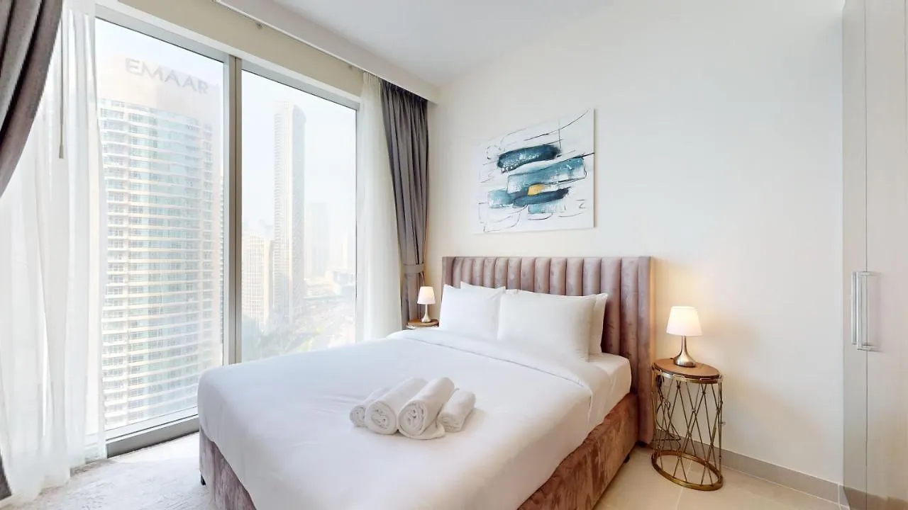 Apartment Forte Tower 2 - Glamorous Three Bedroom Dubai